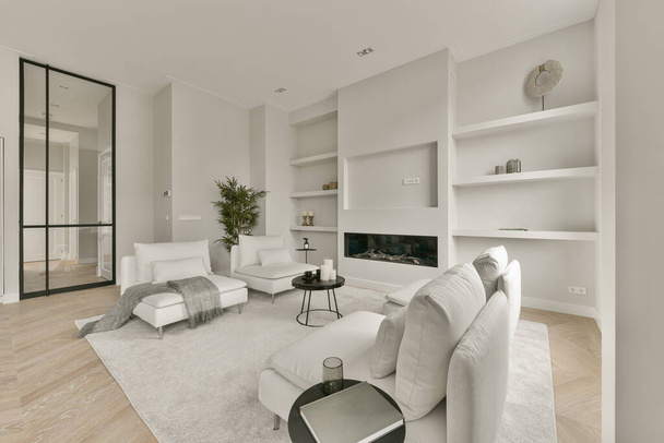 Uma acolhedora sala de estar em cores brancas - Foto, Imagem