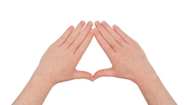 Sproeten witte handen, het maken van een diamant of vlieger frame tussen duim en wijsvinger met vingers bij elkaar, palmen naar beneden. Vrouwelijke hand geïsoleerd - Foto, afbeelding