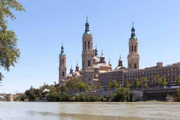 Zaragozaan. Pyhän Marian katedraali Pilarin neitsyt
 - Valokuva, kuva