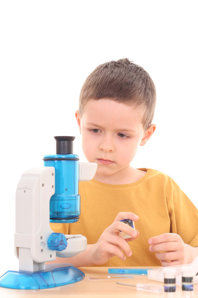 Boy with microscope - Φωτογραφία, εικόνα
