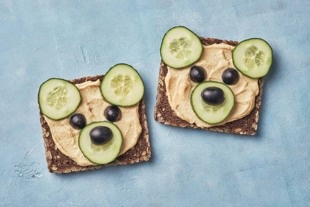 cucumber and hummus bear toasts - Φωτογραφία, εικόνα