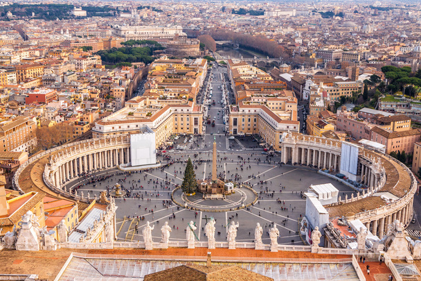 Πλατεία Αγίου Πέτρου στο Βατικανό και εναέρια θέα της Ρώμης - Φωτογραφία, εικόνα
