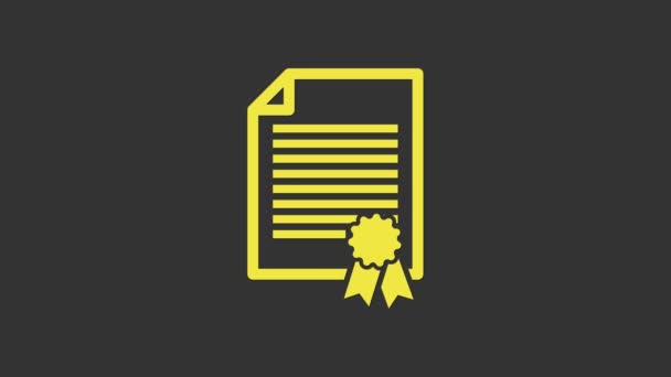 Icône de modèle de certificat jaune isolée sur fond gris. Réalisation, prix, diplôme, bourse, diplôme. Certificat de réussite commerciale. Animation graphique de mouvement vidéo 4K - Séquence, vidéo