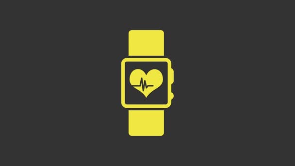 Žluté inteligentní hodinky zobrazující ikonu tepové frekvence izolované na šedém pozadí. Koncept Fitness App. Grafická animace pohybu videa 4K - Záběry, video