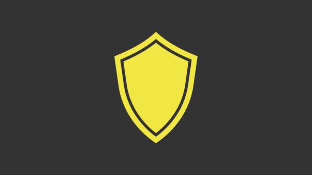 Sárga pajzs ikon elszigetelt szürke alapon. Őrség jel. 4K Videó mozgás grafikus animáció - Felvétel, videó