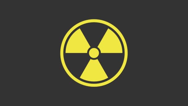Ícone radioativo amarelo isolado em fundo cinza. Símbolo tóxico radioactivo. Sinal de perigo de radiação. Animação gráfica em movimento de vídeo 4K - Filmagem, Vídeo