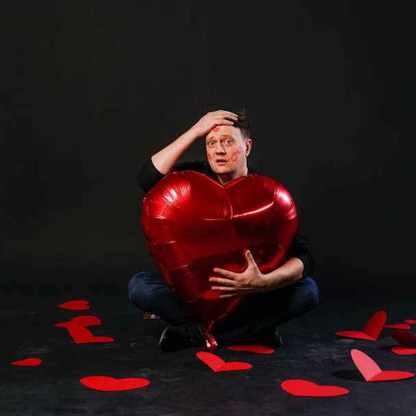 valentines heart red, balloon in hands, gay. On a black background celebrate happy, romantic - Fotografie, Obrázek