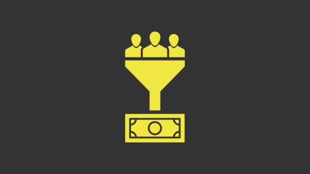 Sárga ólom menedzsment ikon elszigetelt szürke háttér. Tölcsér emberekkel, pénz. Célpont ügyfél üzleti koncepció. 4K Videó mozgás grafikus animáció - Felvétel, videó