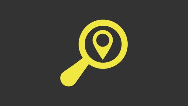 Icono amarillo de ubicación de búsqueda aislado sobre fondo gris. Lupa con signo de puntero. Animación gráfica de vídeo 4K - Metraje, vídeo