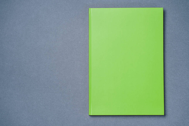 Green leather notebook on a gray background - Φωτογραφία, εικόνα