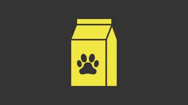 Žlutý sáček s jídlem pro ikonu domácího mazlíčka izolované na šedém pozadí. Jídlo pro zvířata. Balíček se zvířecím jídlem. Otisk psí nebo kočičí tlapky. Grafická animace pohybu videa 4K - Záběry, video