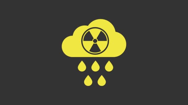 Κίτρινη όξινη βροχή και ραδιενεργό cloud icon απομονώνονται σε γκρι φόντο. Επιπτώσεις της τοξικής ατμοσφαιρικής ρύπανσης στο περιβάλλον. 4K Γραφική κίνηση κίνησης βίντεο - Πλάνα, βίντεο