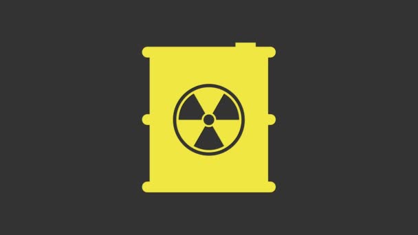 Desperdício radioativo amarelo no ícone do tambor isolado sobre fundo cinzento. Um barril de lixo tóxico. Emissões radioactivas de lixo, poluição ambiental. Animação gráfica em movimento de vídeo 4K - Filmagem, Vídeo