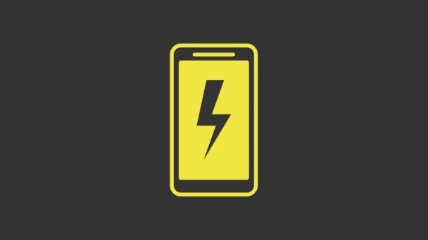 Желтый значок батареи зарядки смартфона изолирован на сером фоне. Телефон с низким зарядом батареи. Видеографическая анимация 4K - Кадры, видео