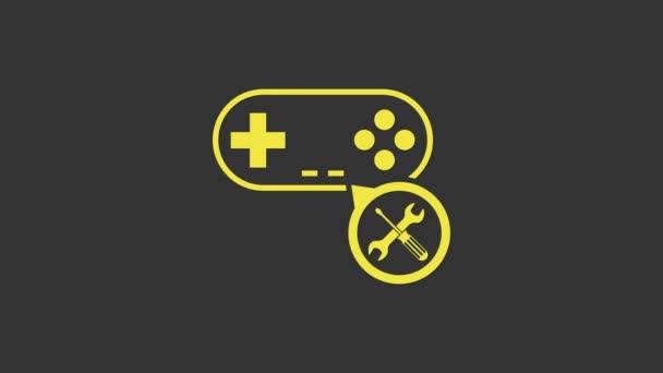 Gele Gamepad met schroevendraaier en moersleutel pictogram geïsoleerd op grijze achtergrond. Aanpassen, service, instelling, onderhoud, reparatie, vaststelling. 4K Video motion grafische animatie - Video
