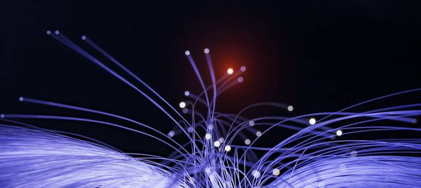 Optik fiber dinamik teknoloji arka planının derinliklerinden uçuyor. - Fotoğraf, Görsel