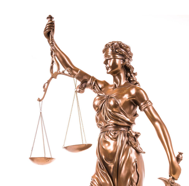 Статуя справедливості ізольована на білому, концепція права
 - Фото, зображення