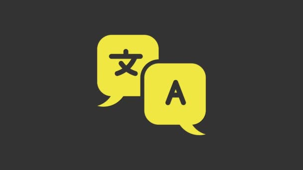 Yellow Translator pictogram geïsoleerd op grijze achtergrond. Vreemde taal conversatie pictogrammen in chat spraak zeepbel. Vertaal concept. 4K Video motion grafische animatie - Video