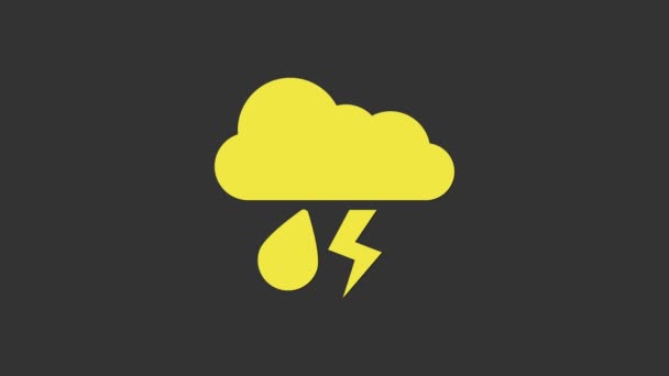 Nuvola gialla con icona pioggia e fulmini isolata su sfondo grigio. Pioggia precipitazioni nuvolose con gocce di pioggia.Meteo icona della tempesta. Animazione grafica 4K Video motion - Filmati, video