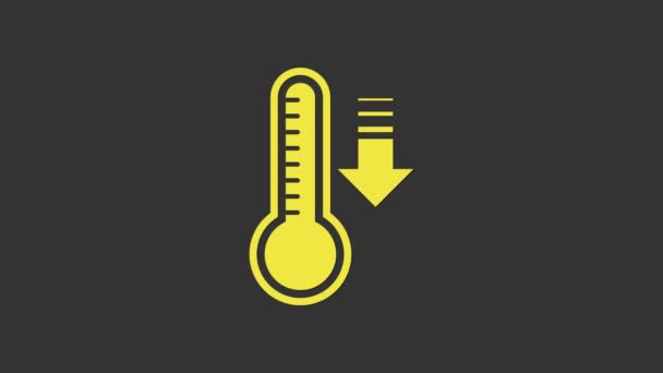 Keltainen Meteorologian lämpömittari, joka mittaa lämpöä ja harmaalla pohjalla eristettyä kylmää ikonia. Lämpömittarilaitteet, joissa näkyy kuuma tai kylmä sää. 4K Video motion graafinen animaatio - Materiaali, video