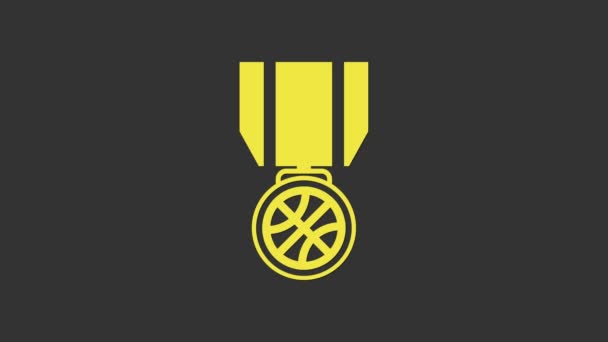 Sarı basketbol madalyası, gri arka planda izole edilmiş kurdele ikonu. 4K Video hareketli grafik canlandırması - Video, Çekim
