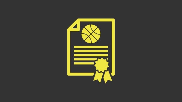 Желтое удостоверение искушает значок баскетбольной награды на сером фоне. Достижение, награда, степень, грант, дипломные концепции. Видеографическая анимация 4K - Кадры, видео