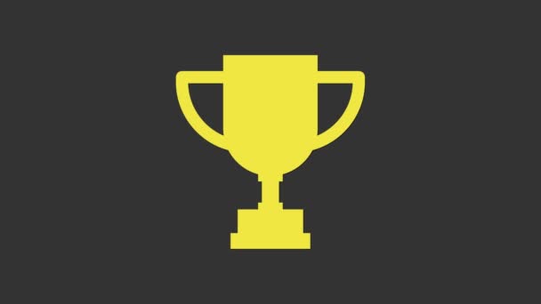 Gelbe Pokal-Ikone isoliert auf grauem Hintergrund. Siegertrophäe Symbol. Meisterschaft oder Wettbewerbspokal. Sportlicher Erfolg. 4K Video Motion Grafik Animation - Filmmaterial, Video