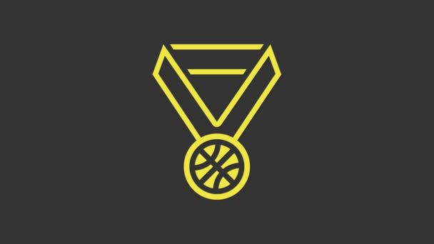 リボンのアイコンがグレーの背景に隔離された黄色のバスケットボールメダル。4Kビデオモーショングラフィックアニメーション - 映像、動画