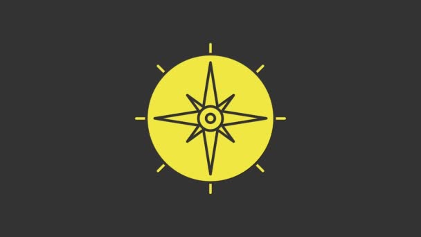 Żółta ikona róży wiatrowej odizolowana na szarym tle. Ikona kompasu do podróży. Projekt nawigacji. 4K Animacja graficzna ruchu wideo - Materiał filmowy, wideo
