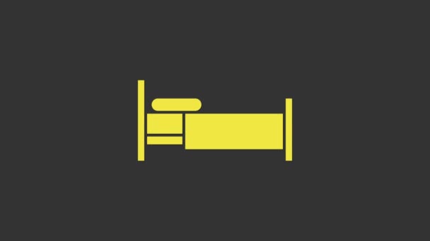 Sárga ágy ikon elszigetelt szürke háttér. 4K Videó mozgás grafikus animáció - Felvétel, videó