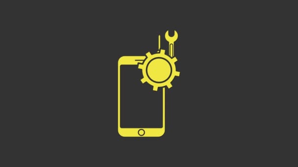 Žlutý mobilní telefon se šroubovákem a ikonou klíče izolovaný na šedém pozadí. Nastavení, servis, nastavení, údržba, opravy. Grafická animace pohybu videa 4K - Záběry, video