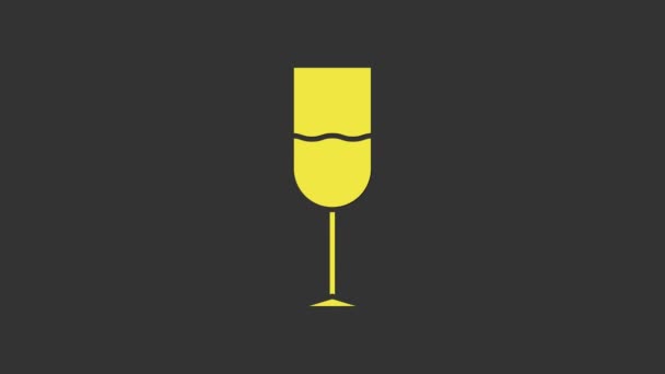 Sarı şarap cam ikonu gri arkaplanda izole edilmiş. Şarap kadehi ikonu. Kadeh işareti. Cam levhası. 4K Video hareketli grafik canlandırması - Video, Çekim