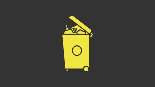 Sarı Çöp Kutusu simgesi gri arkaplanda izole edildi. Çöp kutusu tabelası. Sepet simgesini geri dönüştür. Ofis çöpü ikonu. 4K Video hareketli grafik canlandırması - Video, Çekim