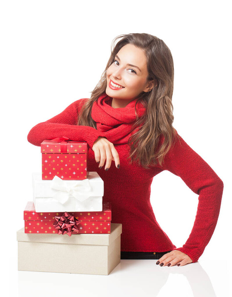 Beautiful young brunette woman with decorative Christmas gift boxes. - Foto, afbeelding
