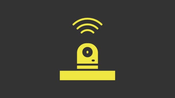 Желтый значок камеры безопасности Smart выделен на сером фоне. Концепция Интернета вещей с беспроводным подключением. Видеографическая анимация 4K - Кадры, видео