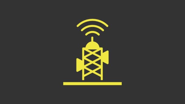 Κίτρινη ασύρματη κεραία απομονωμένη σε γκρι φόντο. Τεχνολογία και ραδιοκεραία σήματος δικτύου. 4K Γραφική κίνηση κίνησης βίντεο - Πλάνα, βίντεο