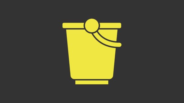 Sárga vödör ikon elszigetelt szürke háttér. 4K Videó mozgás grafikus animáció - Felvétel, videó