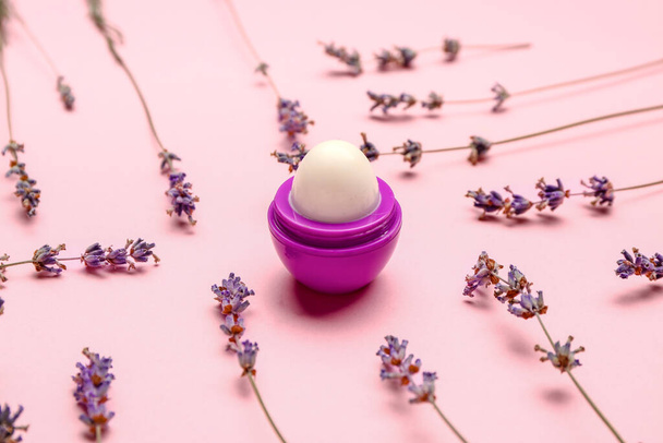 Natural lip balm with lavender on color background - Foto, Imagen