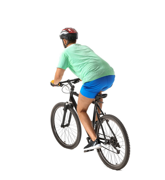 Αρσενικός ποδηλάτης ιππασία ποδήλατο σε λευκό φόντο - Φωτογραφία, εικόνα