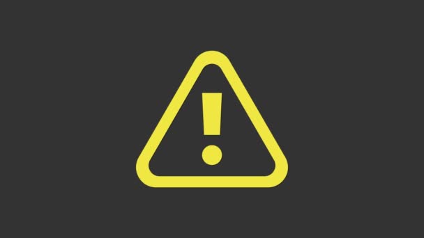 Žlutá vykřičník v trojúhelníku ikona izolované na šedém pozadí. Varovné znamení nebezpečí, opatrné, pozorné, varovné znamení. Grafická animace pohybu videa 4K - Záběry, video