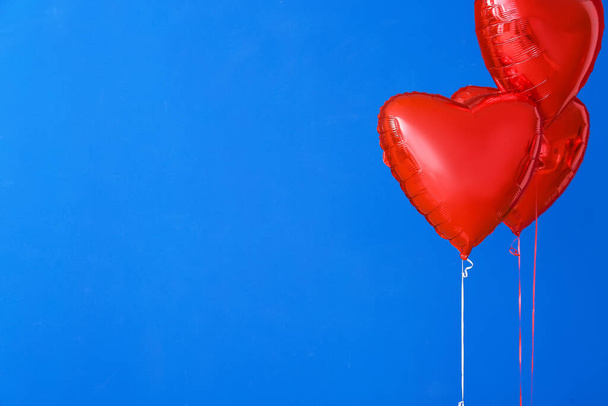 Heart shaped air balloons on color background - Fotoğraf, Görsel