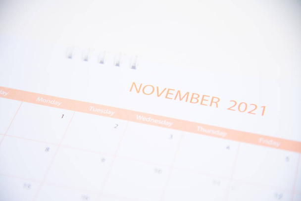 Calendario sfocato 2021 nel concetto di pianificazione.Novembre 2021. - Foto, immagini