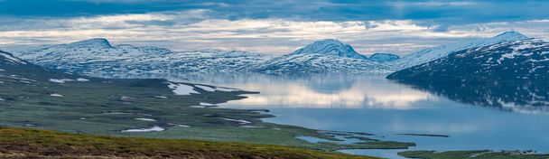 Beautiful Horizontal landscape North of the Arctic Circle in Swedish Lapland overlooking Big lake Vastenjaure on the Padjelanta Trail and The Border to Norway and Fjords reflection in the Water. - Photo, Image
