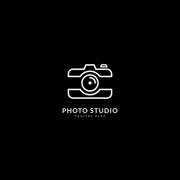Photography logotype. Minimalist photography logo concept, fit for lens store, photo studio and camera business. Illustration vector logo. - Vektor, kép