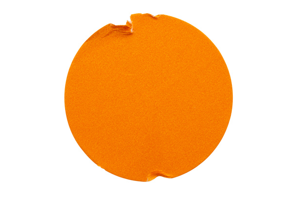 Beyaz arkaplanda boş turuncu yuvarlak yapıştırıcı etiketi var. - Fotoğraf, Görsel