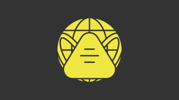 Globo Terra gialla con icona della maschera medica isolata su sfondo grigio. Animazione grafica 4K Video motion - Filmati, video