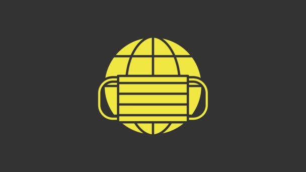 Žlutá zeměkoule s ikonou lékařské masky izolované na šedém pozadí. Grafická animace pohybu videa 4K - Záběry, video