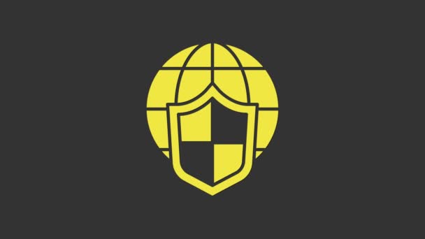 Escudo amarillo con icono del globo terráqueo aislado sobre fondo gris. Concepto de seguro. Seguridad, seguridad, protección, concepto de privacidad. Animación gráfica de vídeo 4K - Imágenes, Vídeo