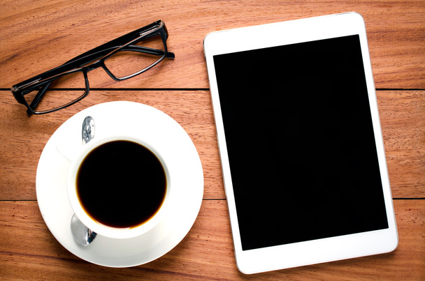 lege Tablet PC- en een kopje koffie  - Foto, afbeelding