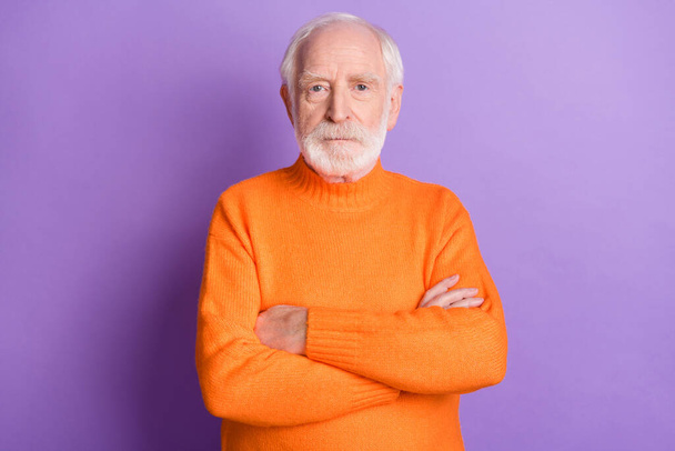 Photo of serious unhappy displeased old businessman with crossed hands isolated on purple color background - Zdjęcie, obraz